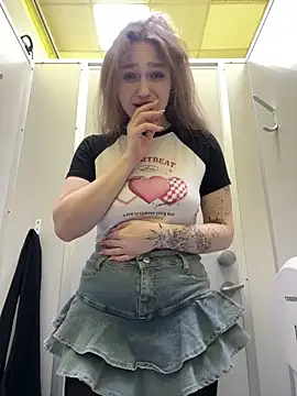 Snapshot of RussianWoman chatting on January 8, 2026, 4:48 am RussianWoman online show from January 8, 2026, 4:48 am