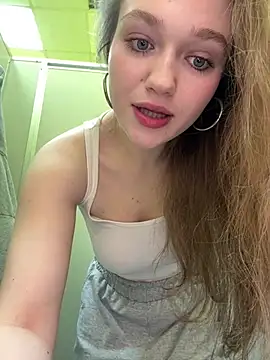 Snapshot of RussianWoman chatting on January 17, 2026, 3:33 am RussianWoman online show from January 17, 2026, 3:33 am