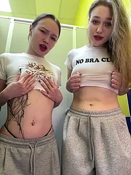 Snapshot of RussianWoman chatting on February 8, 2026, 3:32 am RussianWoman online show from February 8, 2026, 3:32 am