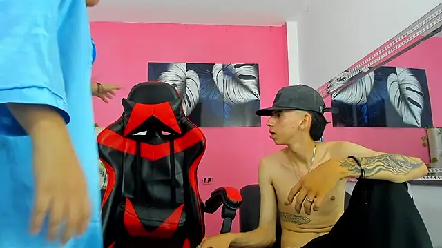 MiaAndTeylor online show from November 22, 2025, 7:24 pm