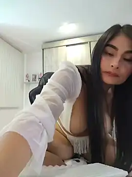 Snapshot of Laia_torres1 chatting on June 27, 2026, 12:59 am Laia torres1 online show from June 27, 2026, 12:59 am