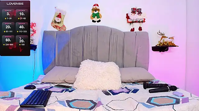 Maddy  Jones online show from December 3, 2025, 7:12 pm