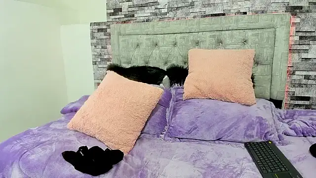 Anny willians online show from November 25, 2025, 4:07 pm