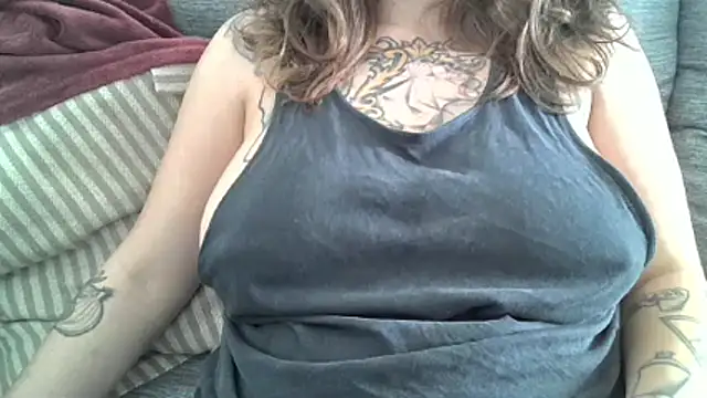 Snapshot of xxxluana chatting on April 3, 2026, 4:49 pm xxxluana online show from April 3, 2026, 4:49 pm