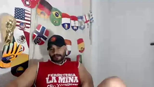 Snapshot of musclehetero chatting on June 27, 2026, 7:35 am musclehetero online show from June 27, 2026, 7:35 am
