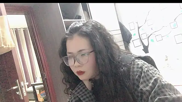 Huahua3187 online show from November 25, 2025, 12:49 pm