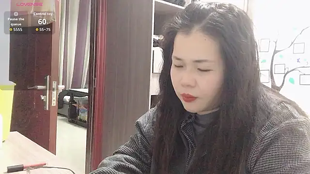 Huahua3187 online show from December 2, 2025, 11:48 am