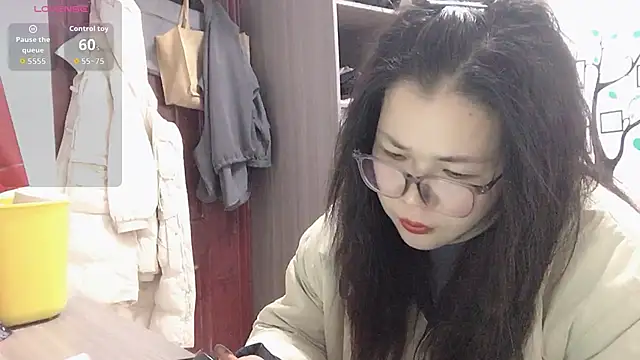 Huahua3187 online show from December 5, 2025, 12:14 pm