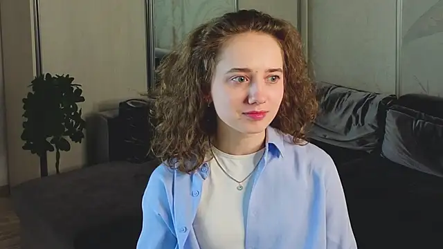 CuteLunette online show from December 5, 2025, 1:20 pm