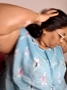 Riya-mallus online show from December 1, 2025, 6:40 am