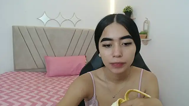 xoxo melany online show from April 13, 2026, 12:10 pm