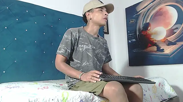 crissex3 online show from April 18, 2026, 1:26 pm