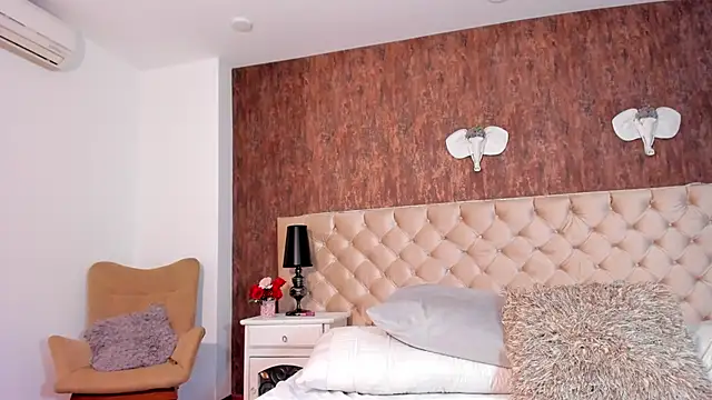 DaimondJohnson online show from January 11, 2026, 4:39 am