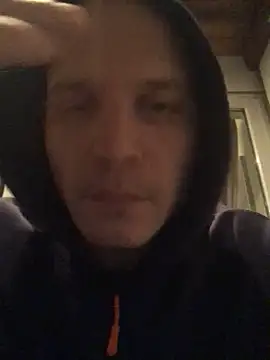 Spielzeugtwink online show from December 15, 2025, 7:51 pm