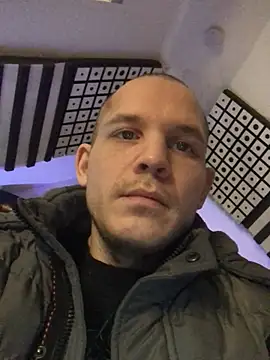 Spielzeugtwink online show from March 13, 2026, 12:45 pm