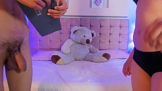 Katy Gomez  online show from November 29, 2025, 12:19 pm