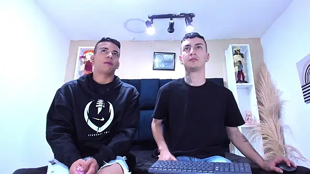 DamianAndMAximoo online show from December 5, 2025, 11:52 am