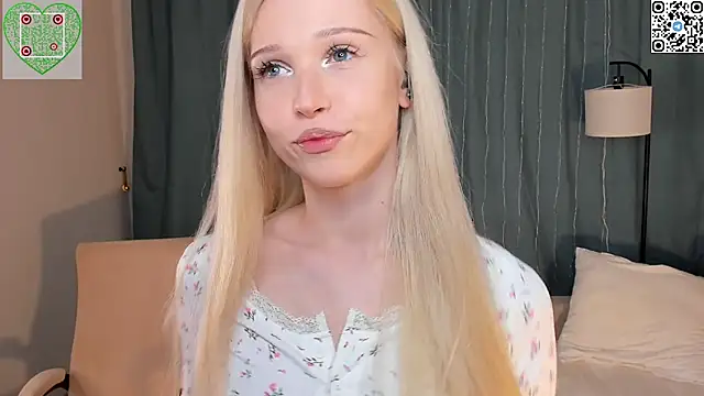 CherrylHolme online show from April 11, 2026, 9:41 pm