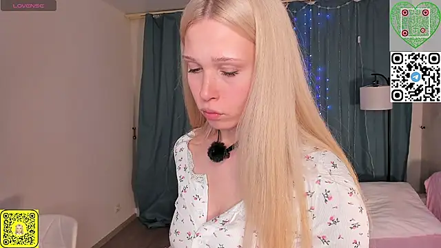 Snapshot of CherrylHolme chatting on June 26, 2026, 8:24 pm CherrylHolme online show from June 26, 2026, 8:24 pm