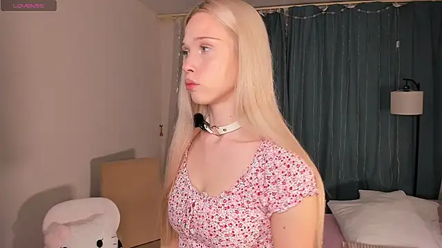 Snapshot of CherrylHolme chatting on July 12, 2026, 7:27 pm CherrylHolme online show from July 12, 2026, 7:27 pm