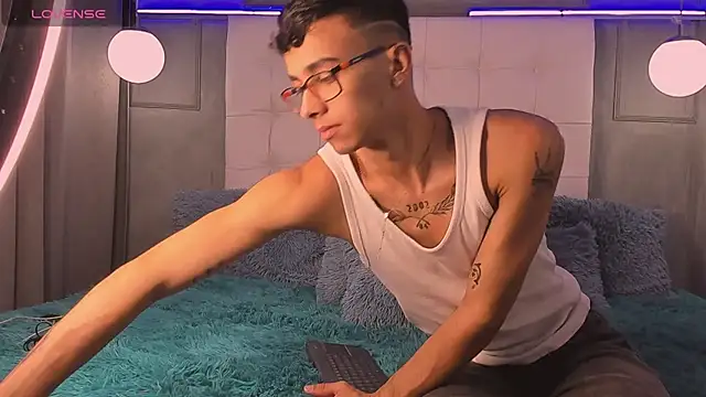 Smile KAI 16 online show from November 28, 2025, 5:10 am