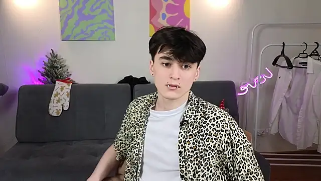 kevinhunter  online show from December 3, 2025, 4:05 pm