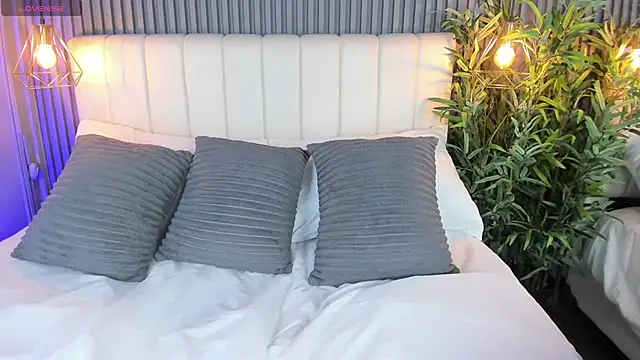 JulianaCord  online show from November 26, 2025, 6:03 am