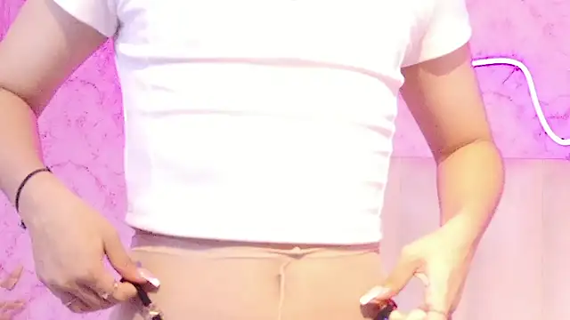 Atenea Mendoza online show from March 4, 2026, 7:20 pm