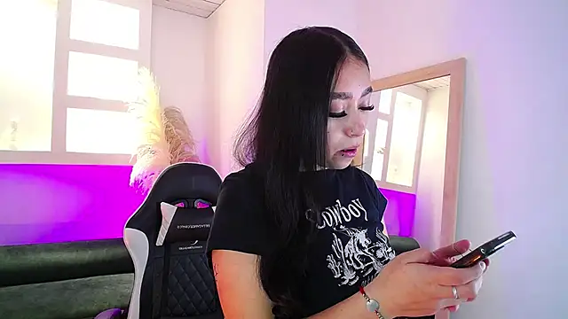 vallolett online show from April 17, 2026, 10:35 pm