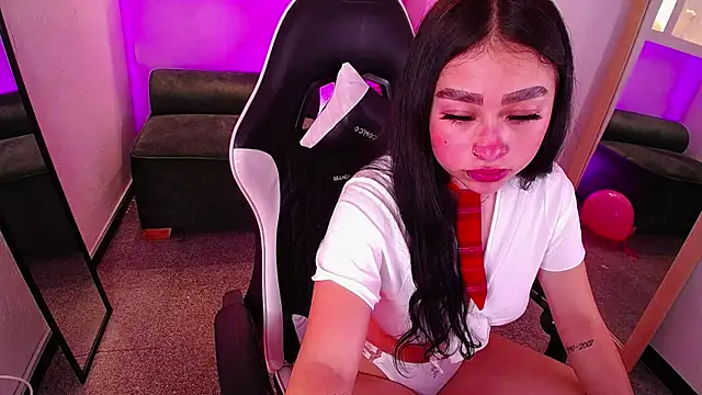 vallolett online show from April 22, 2026, 8:43 pm