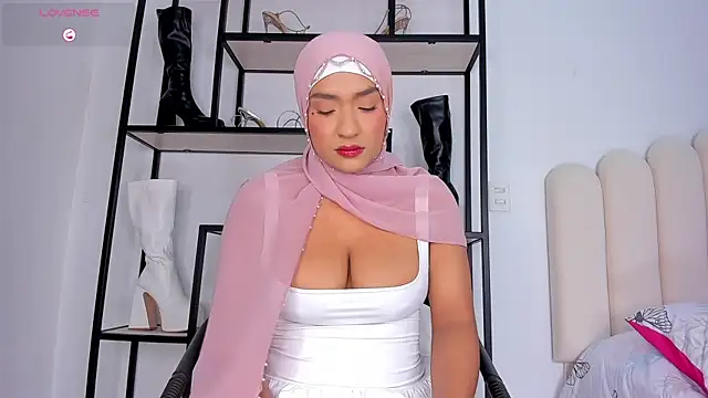 Amira-Zahra online show from July 28, 2026, 10:20 pm