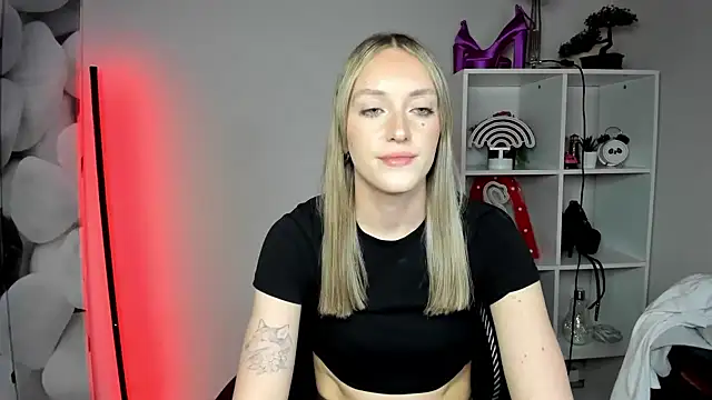 EvelynBlond online show from February 16, 2026, 6:48 pm