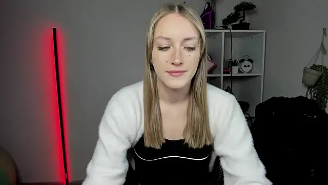 EvelynBlond online show from March 16, 2026, 6:28 am