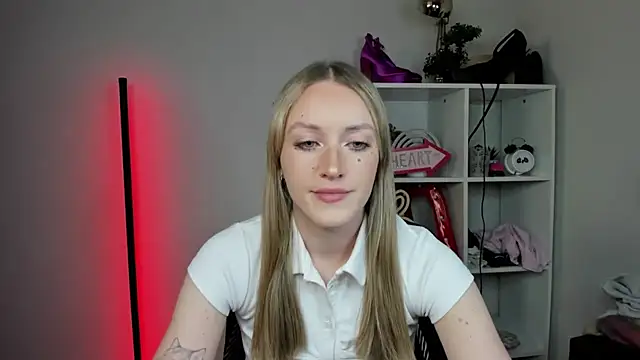 EvelynBlond online show from April 20, 2026, 12:30 pm