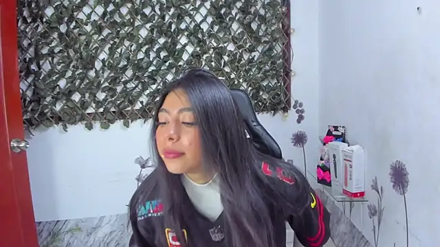 NaommiCampbell online show from November 21, 2025, 9:57 pm