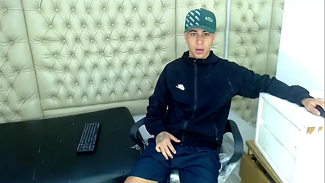 HollmanFronsh online show from December 3, 2025, 2:19 am