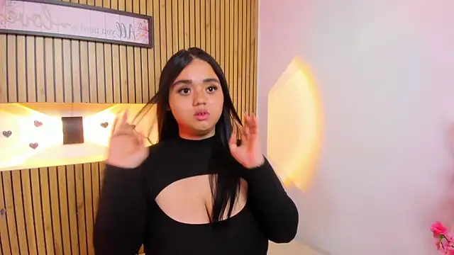 SaraLondon13 online show from November 21, 2025, 10:41 pm