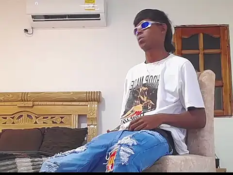 black boy22  online show from December 4, 2025, 4:11 am