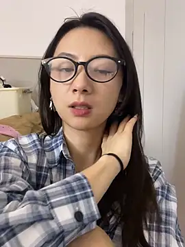 Jinmi125216 online show from April 15, 2026, 10:32 pm