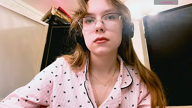 LouettaTornese online show from November 24, 2025, 1:00 pm