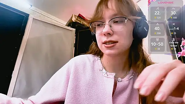 LouettaTornese online show from November 28, 2025, 8:17 am