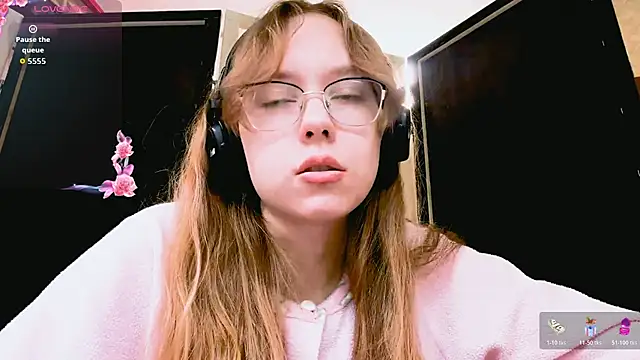 LouettaTornese online show from December 3, 2025, 3:10 pm