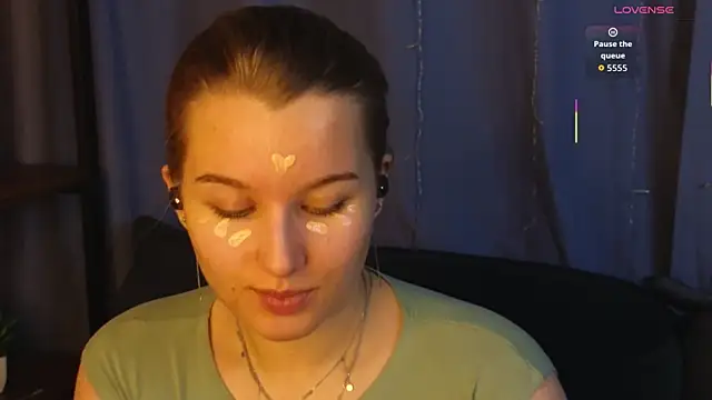 ImiMonroe online show from May 13, 2026, 4:43 am