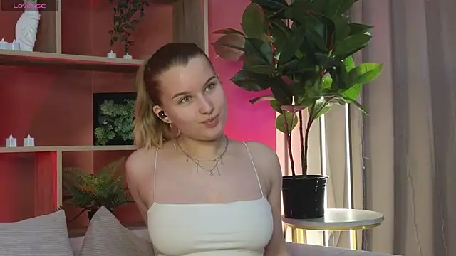 ImiMonroe online show from May 16, 2026, 4:31 am
