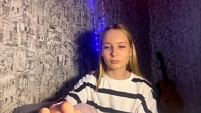 SophieLorein online show from November 26, 2025, 10:27 am