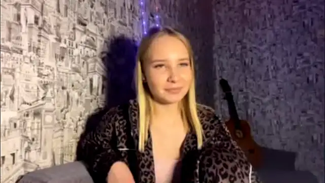 SophieLorein online show from November 28, 2025, 9:56 am