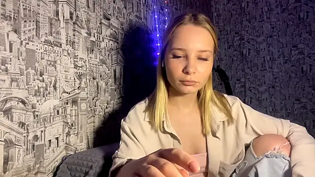 SophieLorein online show from November 29, 2025, 9:12 am