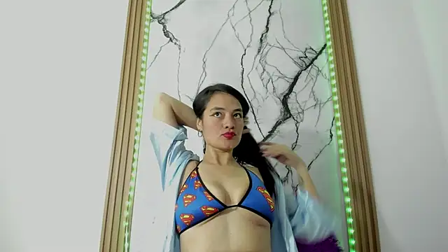 dulce maria hh online show from November 20, 2025, 9:14 pm