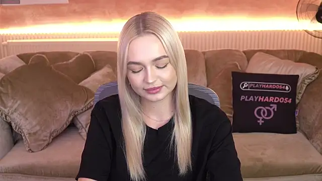 Ulianna Meow online show from November 25, 2025, 7:03 pm