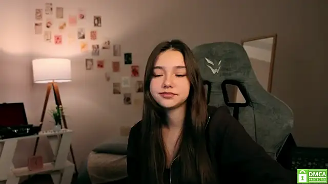 Snapshot of Vexorine chatting on December 3, 2025, 7:34 pm Vexorine online show from December 3, 2025, 7:34 pm